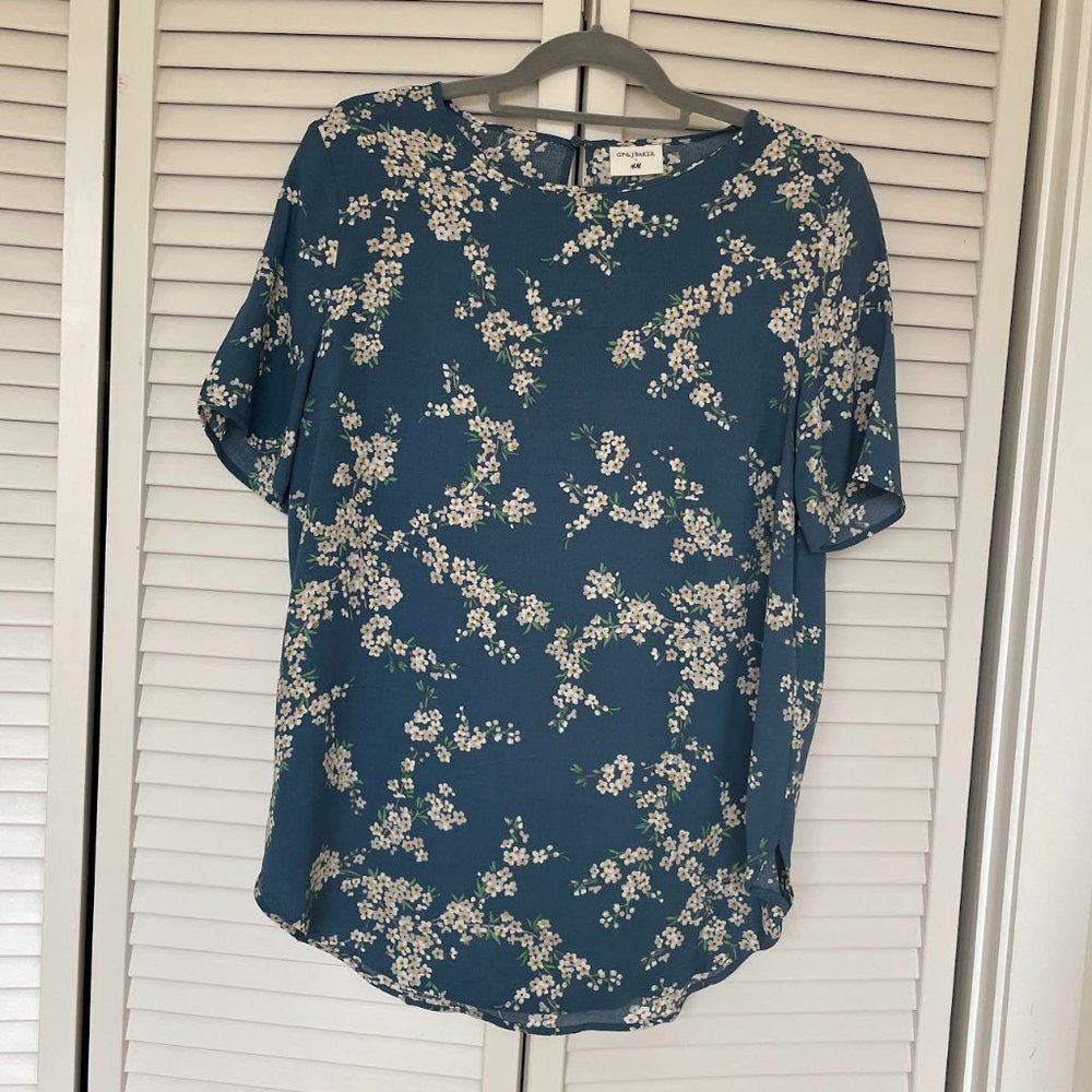 GP&J Baker x H&M Short Sleeve Airy Nlouse with white flowers